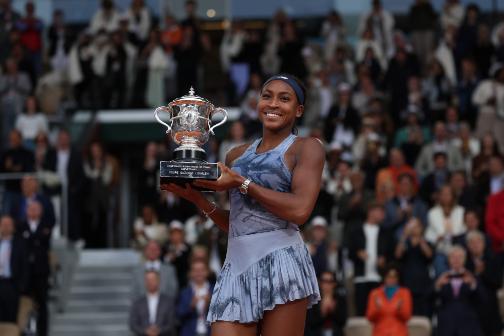 提出观点的 提出观点的