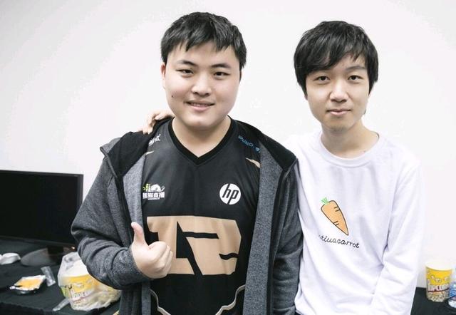 就的人屈指 就的人屈指